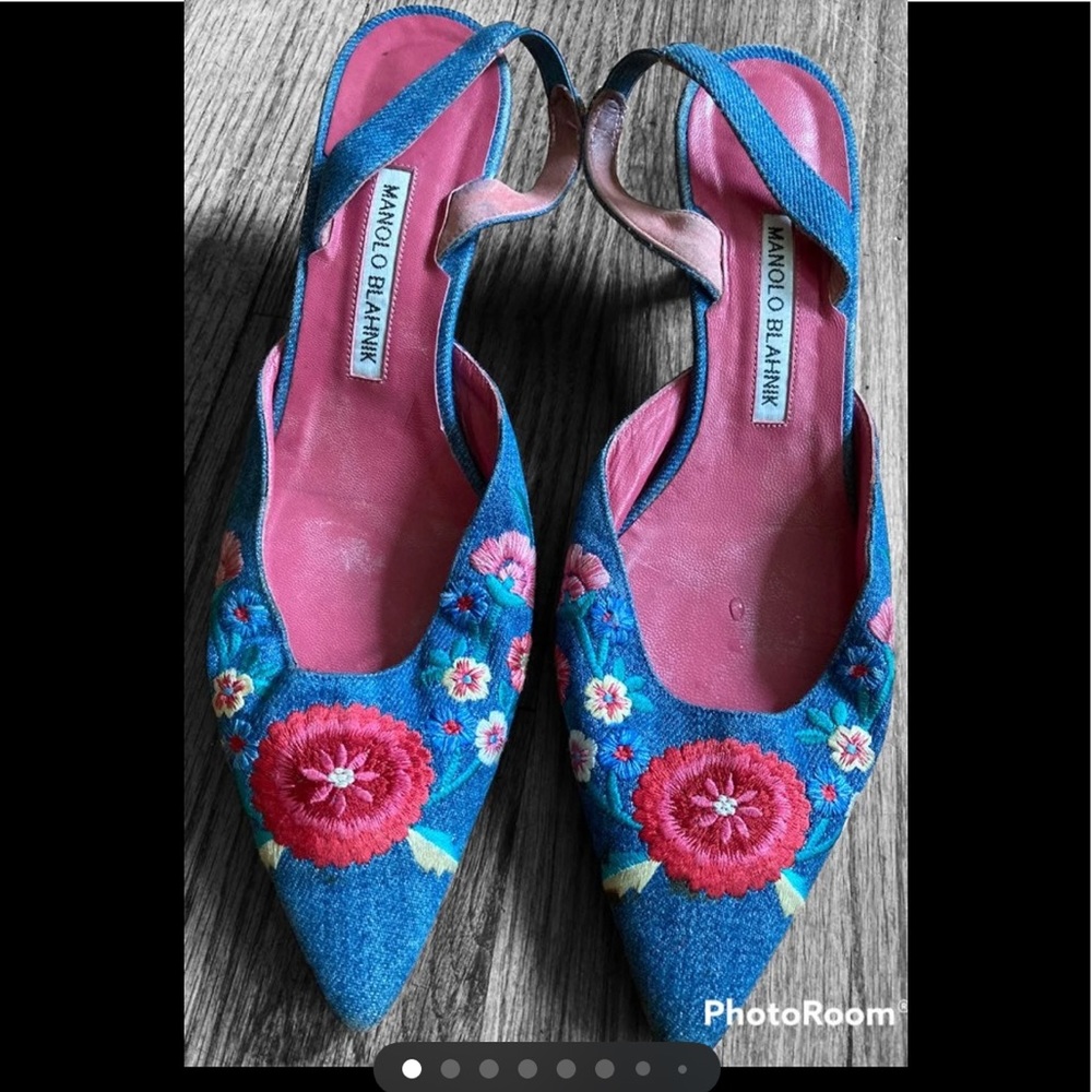 Manolo blahnik denim embroidered sling back heels